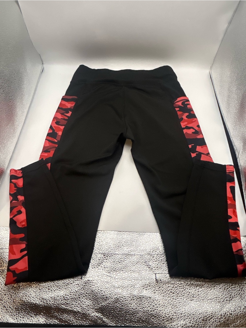 POP Fit Yoga Activeware Black Leggings with Red Camo Side Panels - Picture 5 of 5